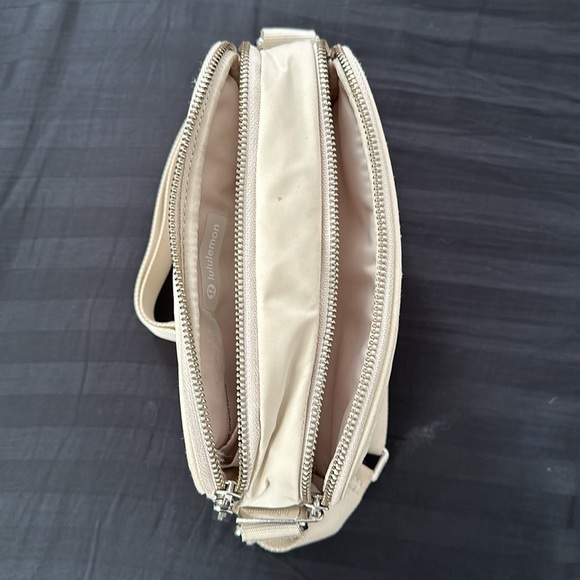 Lululemon Crossbody Camera Bag - Picture 3 of 5